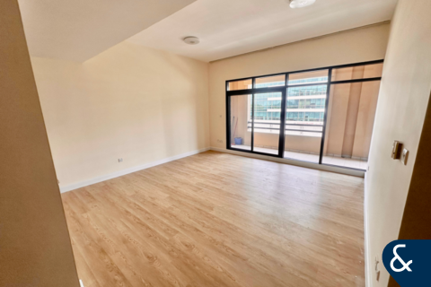 Apartment in The Views 1, The Views, Dubai 3 bedrooms, 155 sq.m. № 76797 - photo 1