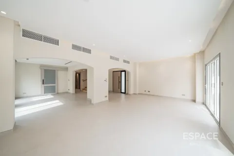 Villa in Meadows, Dubai 5 bedrooms, 320 sq.m. № 122940 - photo 5