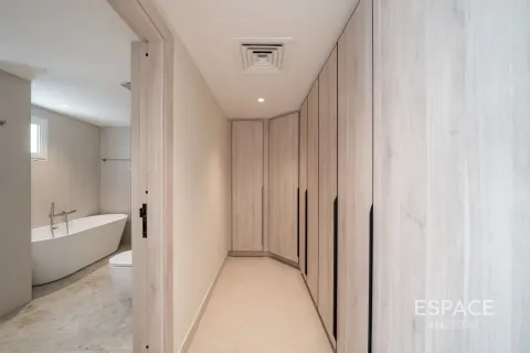 Villa in Meadows, Dubai 5 bedrooms, 320 sq.m. № 122940 - photo 13