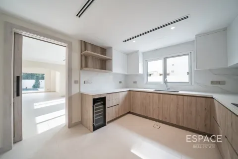 Villa in Meadows, Dubai 5 bedrooms, 320 sq.m. № 122940 - photo 7