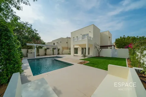 Villa in Meadows, Dubai 5 bedrooms, 320 sq.m. № 122940