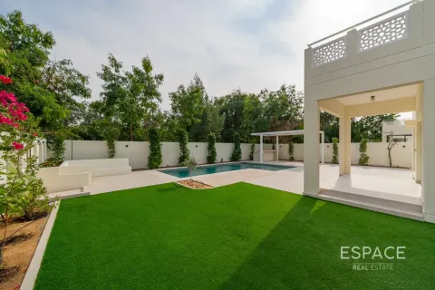 Villa in Meadows, Dubai 5 bedrooms, 320 sq.m. № 122940 - photo 19