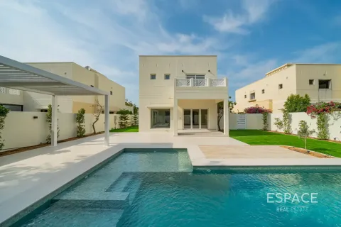 Villa in Meadows, Dubai 5 bedrooms, 320 sq.m. № 122940 - photo 2