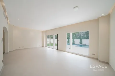 Villa in Meadows, Dubai 5 bedrooms, 320 sq.m. № 122940 - photo 4