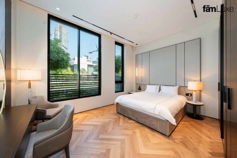 Villa en Dubai, 5 dormitorios, 690.4 m², № 85903 - foto 5