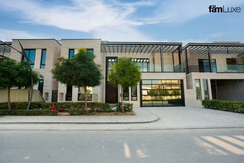 Villa à Dubai, 5 chambres, 690.4 m², № 85903