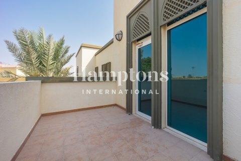Villa en Jumeirah Park Homes, Jumeirah Park, Dubai, 3 dormitorios, 336.95918100 m², № 63310 - foto 1