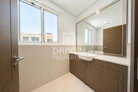 Villa in Jumeirah, Dubai 4 bedrooms, 397.63 sq.m. № 129145 - photo 25