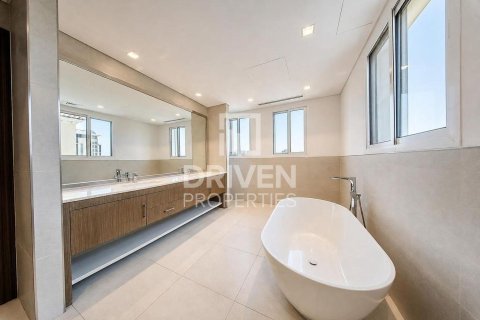 Villa in Jumeirah, Dubai 4 bedrooms, 397.63 sq.m. № 129145 - photo 22