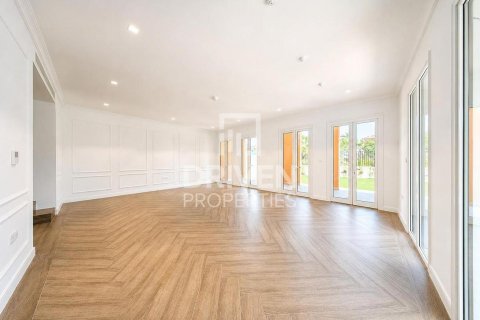 Villa in Jumeirah, Dubai 4 bedrooms, 397.63 sq.m. № 129145 - photo 16
