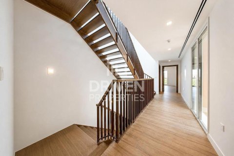 Villa in Jumeirah, Dubai 4 bedrooms, 397.63 sq.m. № 129145 - photo 18