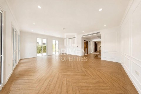 Villa in Jumeirah, Dubai 4 bedrooms, 397.63 sq.m. № 129145 - photo 5