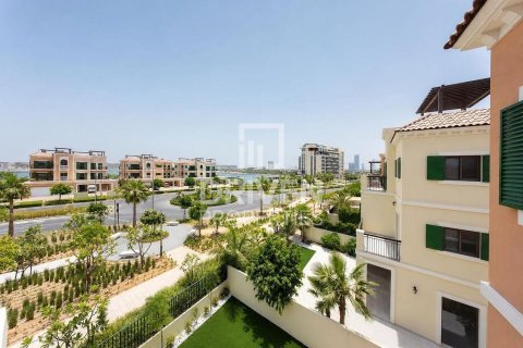Villa in Jumeirah, Dubai 4 bedrooms, 397.63 sq.m. № 129145 - photo 4