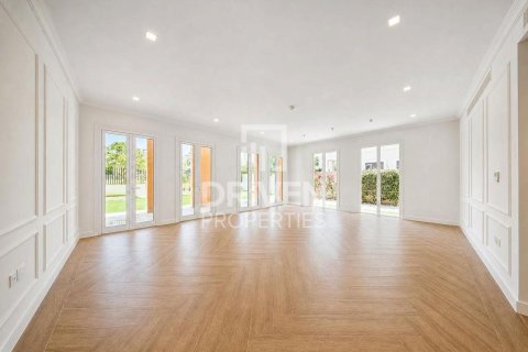 Villa in Jumeirah, Dubai 4 bedrooms, 397.63 sq.m. № 129145 - photo 6