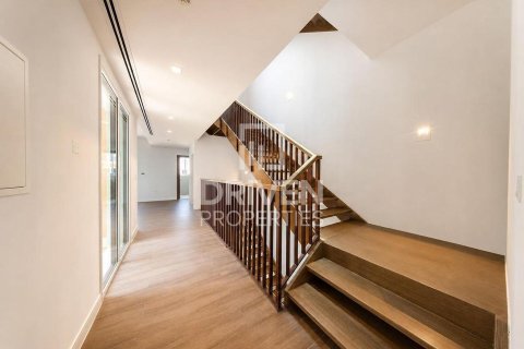 Villa in Jumeirah, Dubai 4 bedrooms, 397.63 sq.m. № 129145 - photo 7