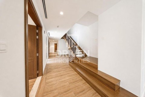 Villa in Jumeirah, Dubai 4 bedrooms, 397.63 sq.m. № 129145 - photo 17