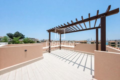 Villa in Jumeirah, Dubai 4 bedrooms, 397.63 sq.m. № 129145 - photo 27