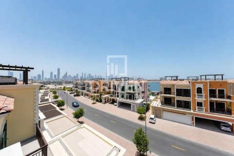 Villa in Jumeirah, Dubai 4 bedrooms, 397.63 sq.m. № 129145 - photo 29
