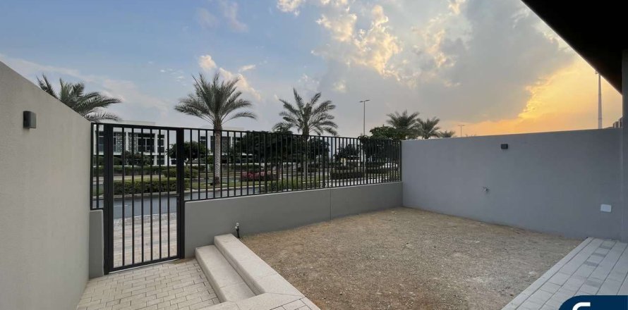 فيلا في مُدُنْ, دبي 3 غرف نوم, 172 م² رقم 78570