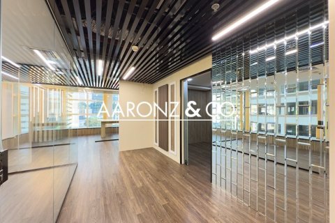 Bureau à Sheikh Zayed Road, Dubai, 102 m², № 78496 - photo 1