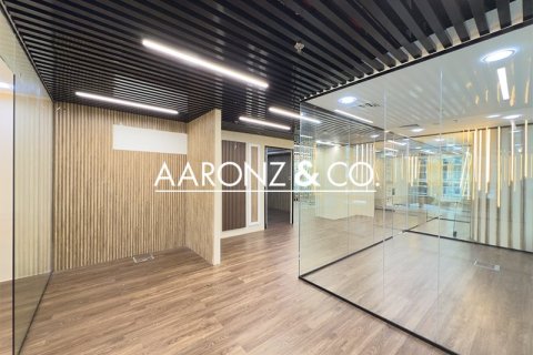 Bureau à Sheikh Zayed Road, Dubai, 102 m², № 78496 - photo 2