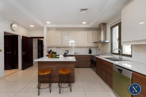 Villa in Palm Jumeirah, Dubai 6 bedrooms, 650 sq.m. № 46260 - photo 10