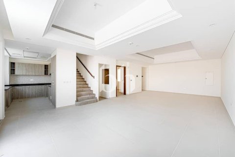 Adosado en Dubai Sports City, Dubai, 4 dormitorios, 332 m², № 57617 - foto 2