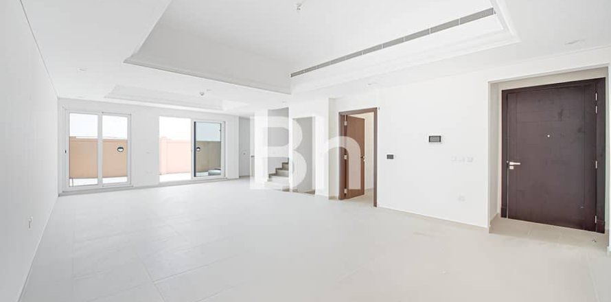 Adosado en Dubai Sports City, Dubai, 4 dormitorios, 332 m², № 57617