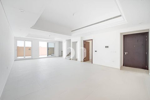 Adosado en Dubai Sports City, Dubai, 4 dormitorios, 332 m², № 57617 - foto 1