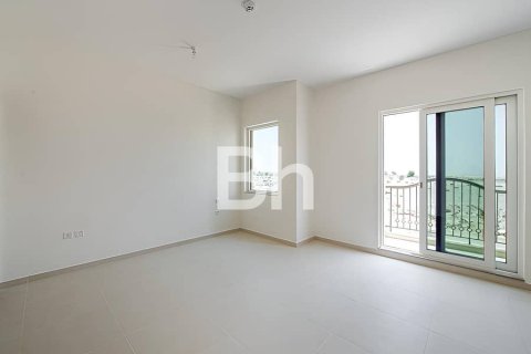 Adosado en Dubai Sports City, Dubai, 4 dormitorios, 332 m², № 57617 - foto 7