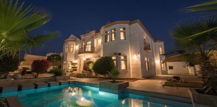 Villa in Al Barsha, Dubai 6 bedrooms, 1412.1 sq.m. № 110176