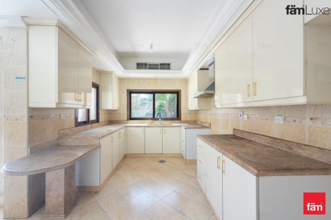 Villa in Al Barsha, Dubai 6 bedrooms, 1412.1 sq.m. № 110176 - photo 24