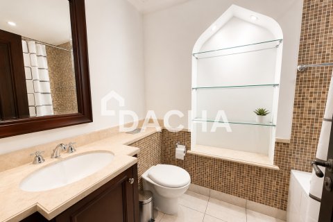 Apartment in Downtown Dubai (Downtown Burj Dubai), Dubai 2 bedrooms, 124 sq.m. № 109756 - photo 13