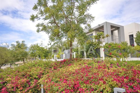 Villa en Dubai Hills Estate, Dubai, 4 dormitorios, 328.2 m², № 6964 - foto 2