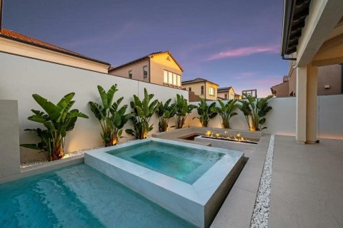 Квартира в Дубае, 2 спальни, 122м², № 90830