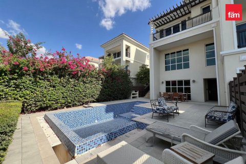 Villa en Dubai, 4 dormitorios, 965 m², № 90824 - foto 4