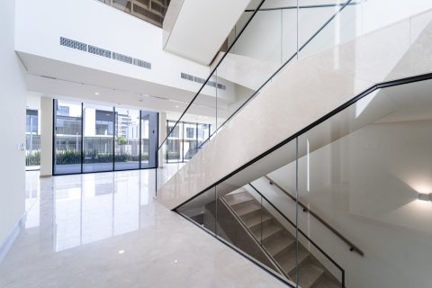 Villa en Dubai, 5 dormitorios, 921 m², № 123861 - foto 5