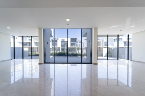 Villa en Dubai, 5 dormitorios, 921 m², № 123861 - foto 2