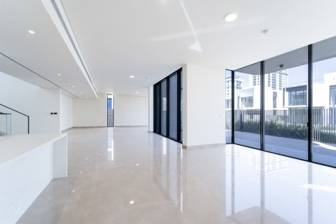 Villa en Dubai, 5 dormitorios, 921 m², № 123861 - foto 11