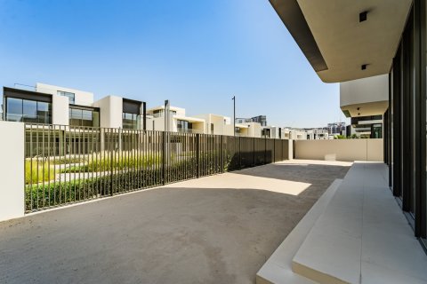 Villa en Dubai, 5 dormitorios, 921 m², № 123861 - foto 15