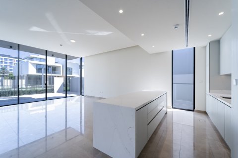 Villa en Dubai, 5 dormitorios, 921 m², № 123861 - foto 8