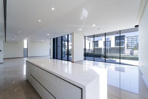 Villa en Dubai, 5 dormitorios, 921 m², № 123861 - foto 9