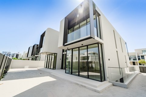Villa en Dubai, 5 dormitorios, 921 m², № 123861 - foto 3