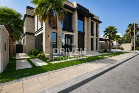 Villa in Palm Jumeirah, Dubai 6 bedrooms, 1358.15 sq.m. № 140542 - photo 1