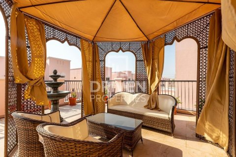 Villa in Nadd Al Sheba, Dubai 4 bedrooms, 469.9 sq.m. № 138874 - photo 24