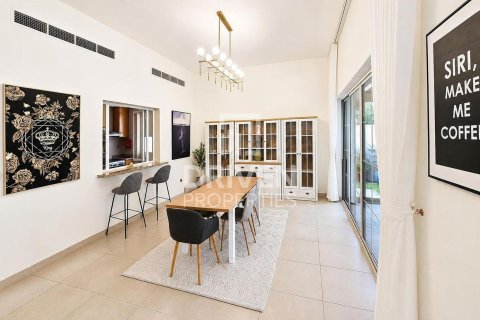 Villa in Nadd Al Sheba, Dubai 4 bedrooms, 469.9 sq.m. № 138874 - photo 4