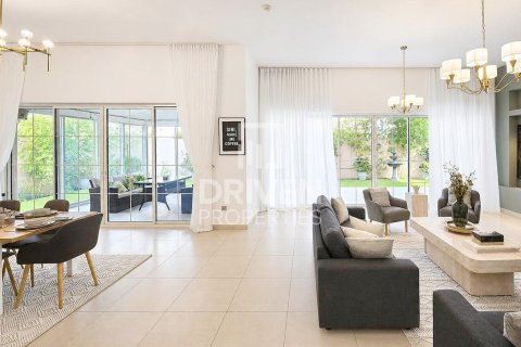 Villa in Nadd Al Sheba, Dubai 4 bedrooms, 469.9 sq.m. № 138874 - photo 7