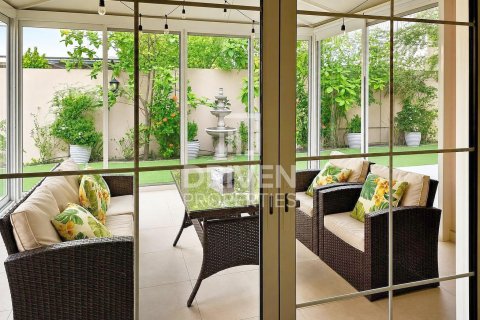 Villa in Nadd Al Sheba, Dubai 4 bedrooms, 469.9 sq.m. № 138874 - photo 8