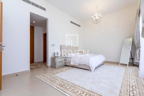 Villa in Nadd Al Sheba, Dubai 4 bedrooms, 469.9 sq.m. № 138874 - photo 17