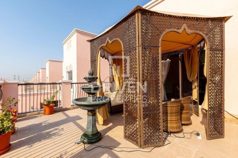 Villa in Nadd Al Sheba, Dubai 4 bedrooms, 469.9 sq.m. № 138874 - photo 25